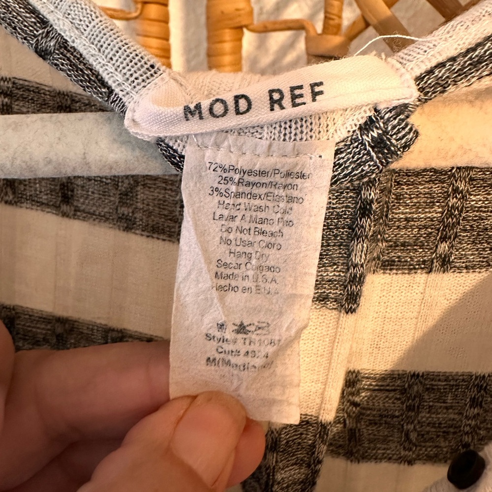 Mod Ref Gray and White Ribbed - Picture 2 of 2